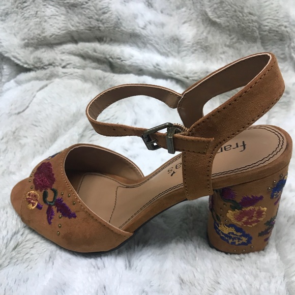 Francesca’s light brown chunky heel sandal (NWOT) - Picture 4 of 5